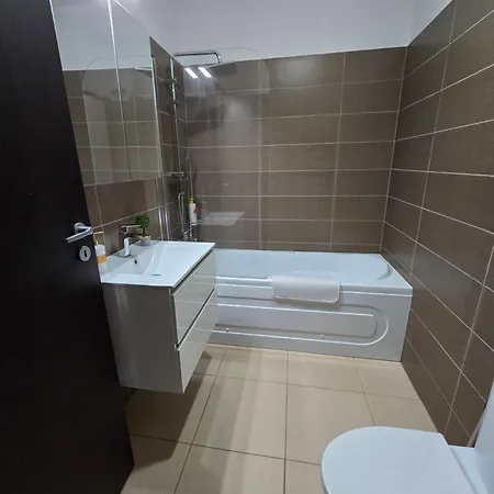 House Berceni * Bükreş